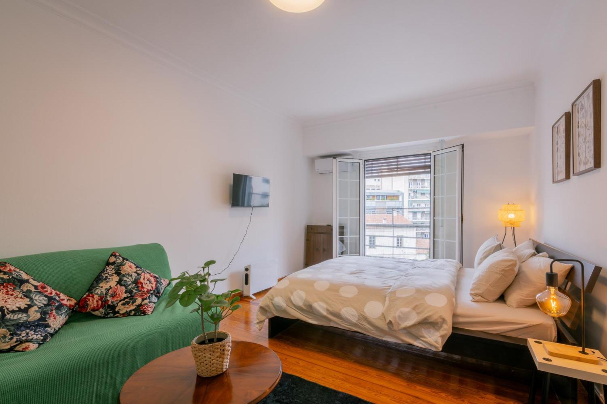 Zen Sofokleous In Psiri Apartment *
